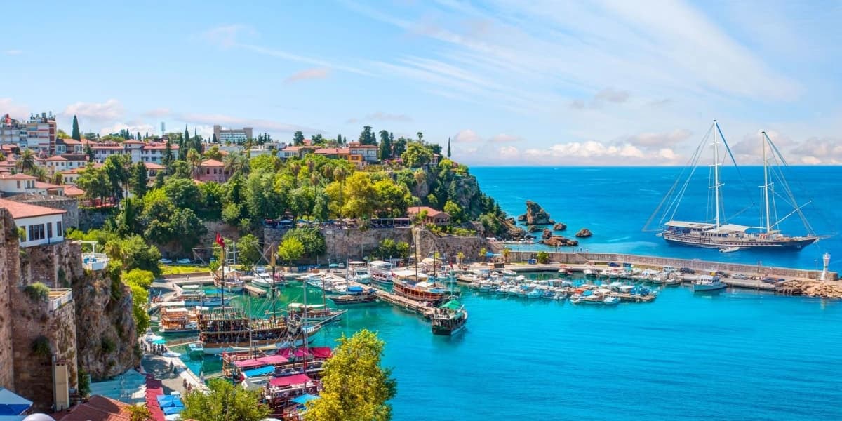 Top 7 locuri de vizitat în Antalya cu familia: sejur de neuitat