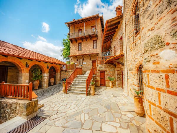 Mănăstirile de la Meteora: ghid complet pentru una dintre cele mai spectaculoase destinații din Grecia