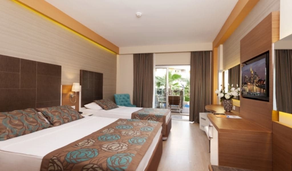 rooms-swim-up