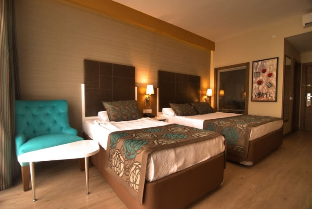 rooms-swim-up