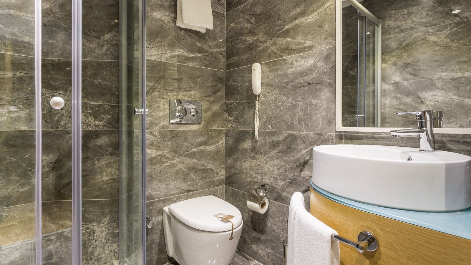 rooms-aska-river-side-anex-building-standart-land-view-room--french-balcony