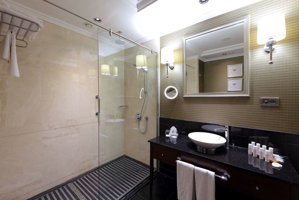 rooms-deluxe-large-side-sea-view