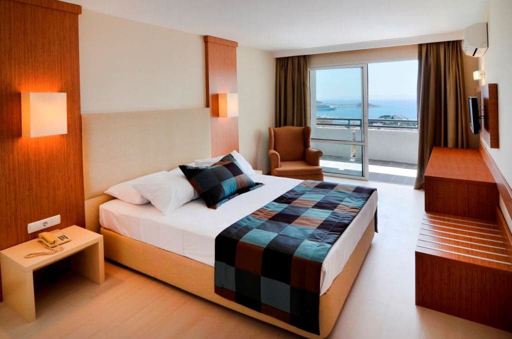 rooms-standard-room-sea-view-with-balcony