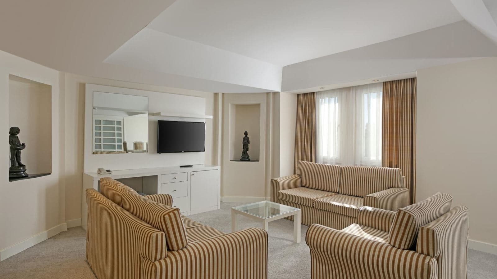 rooms-suite-room