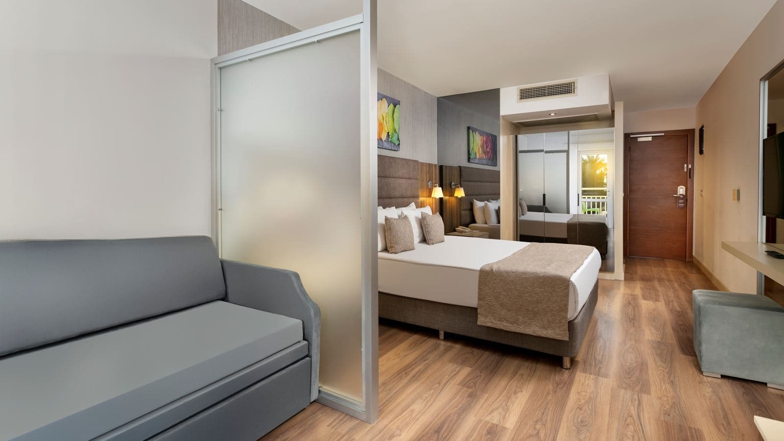 rooms-coral-room
