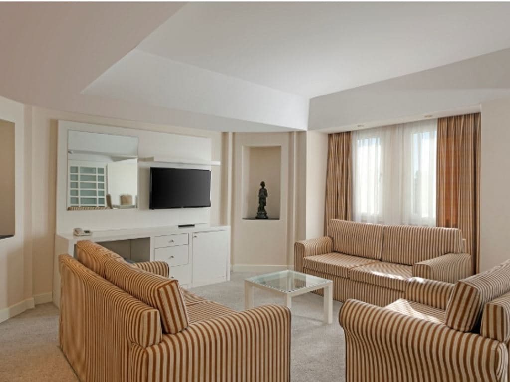 rooms-suite-room