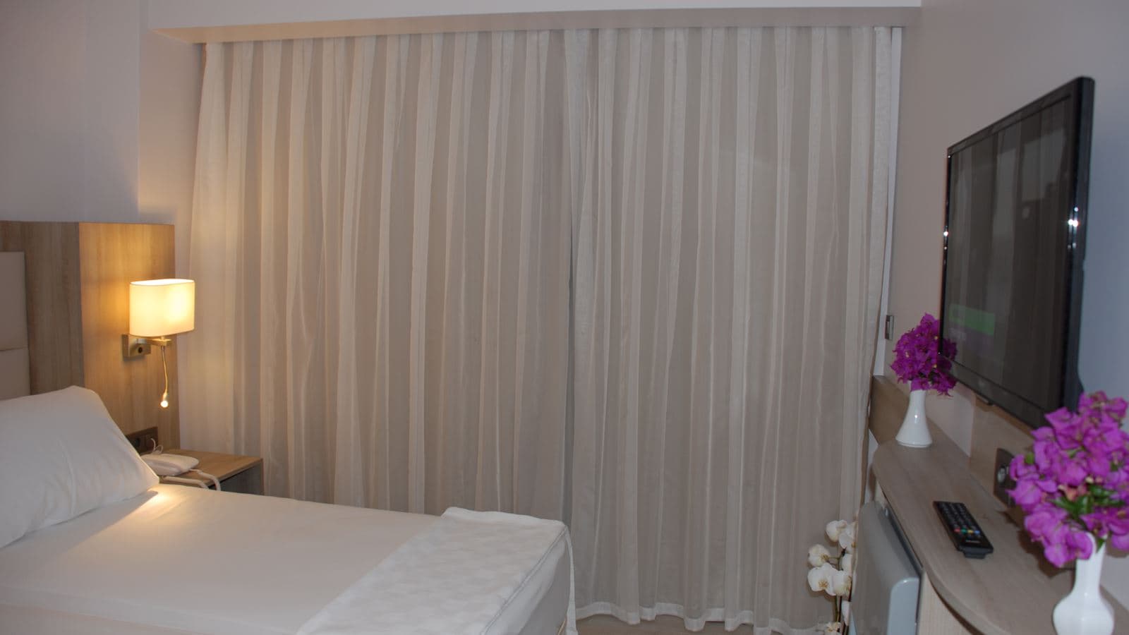 rooms-standard-room-side-sea-view