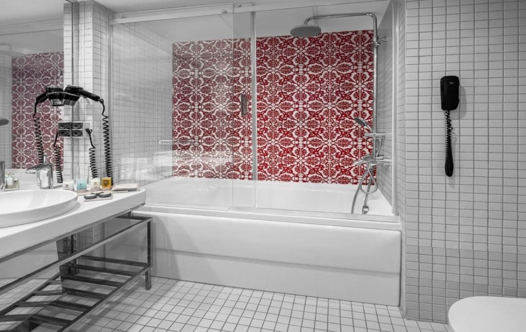 rooms-family-room-connecting-room
