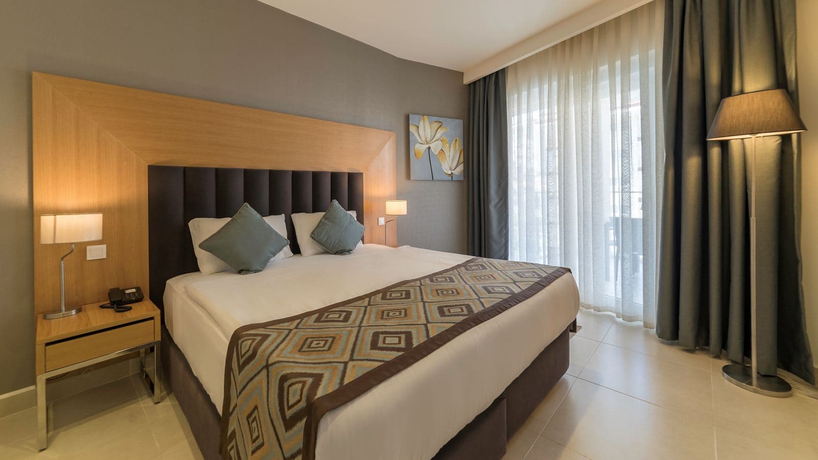 rooms-junior-suite-side-sea-view