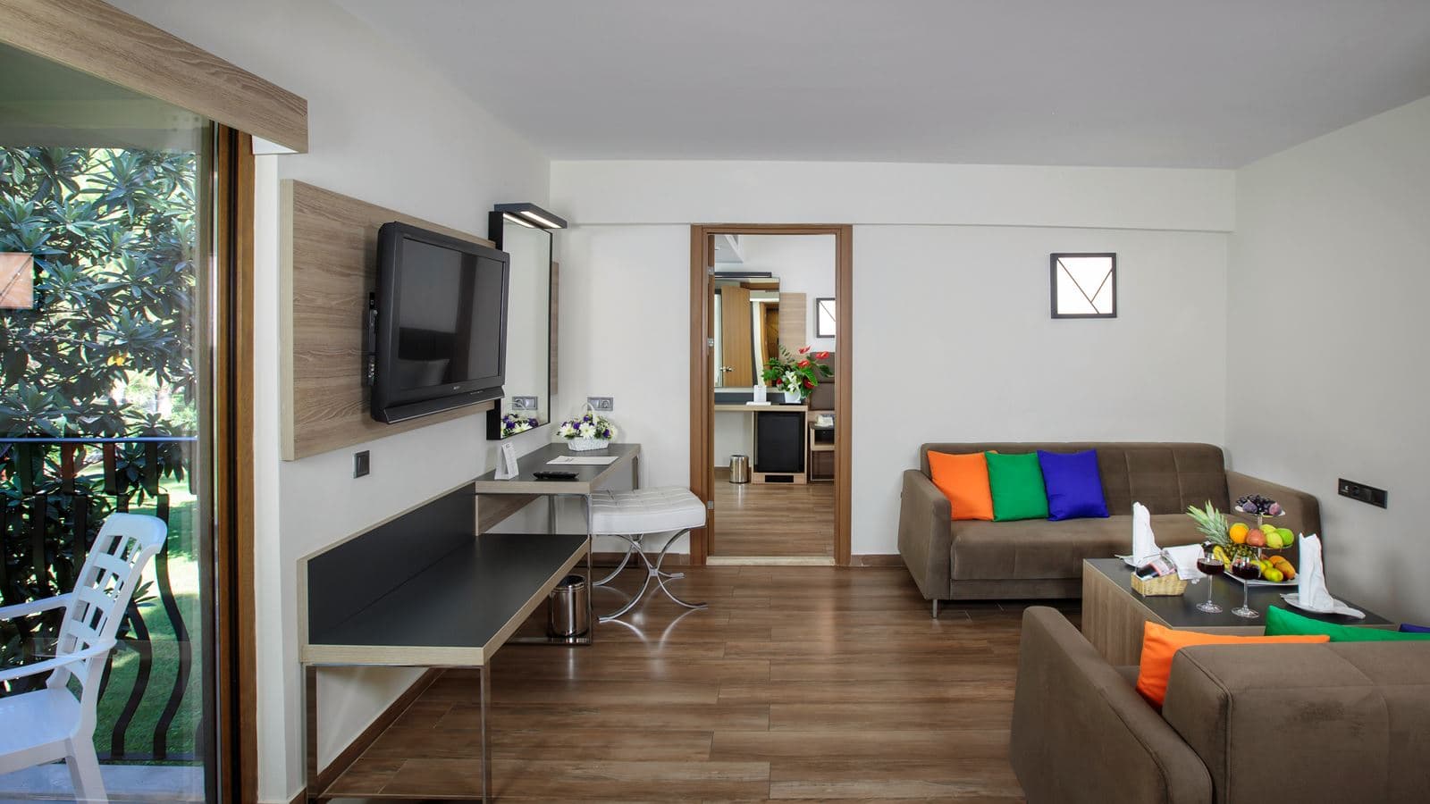 rooms-garden-suit