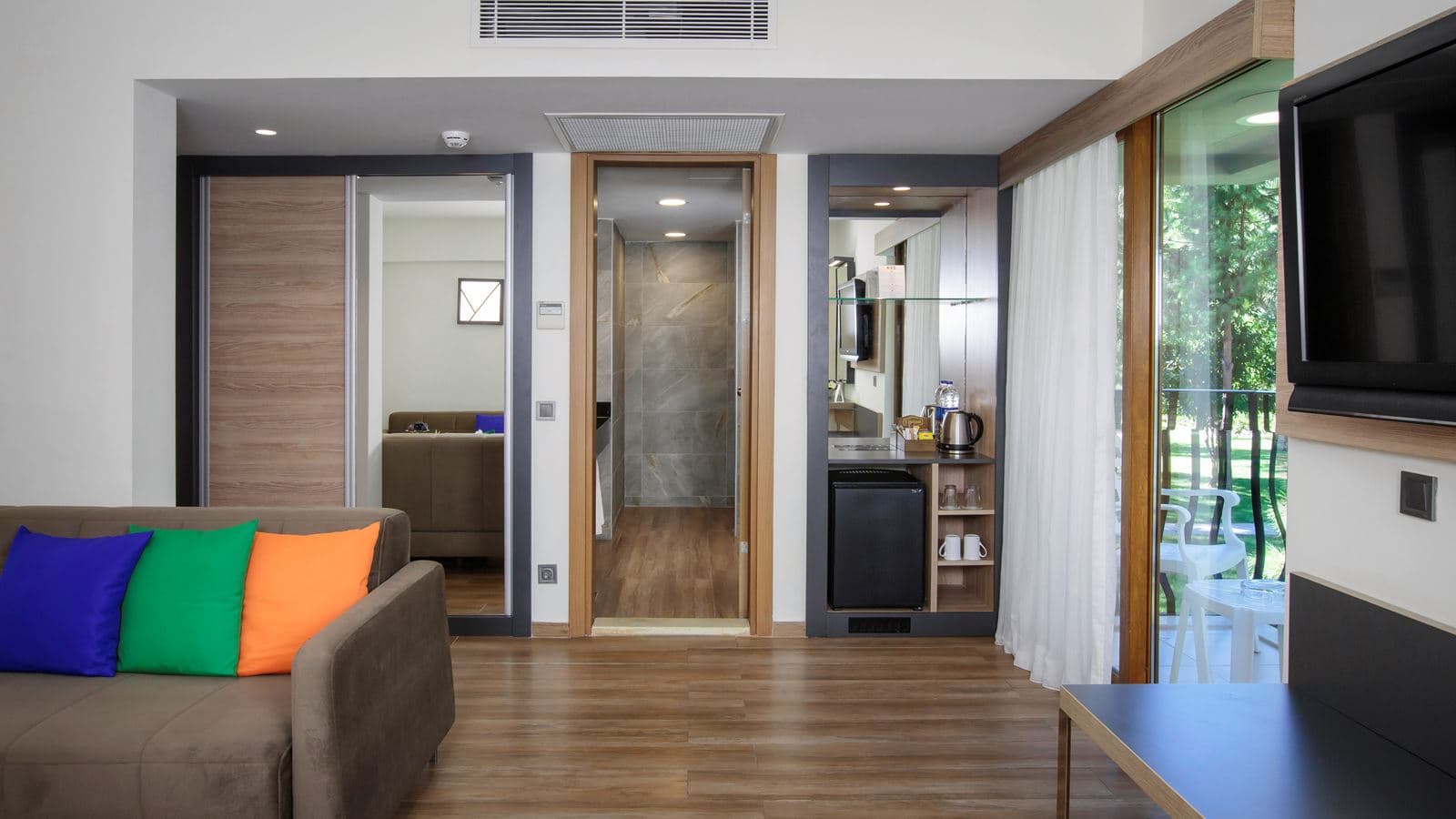 rooms-garden-suit