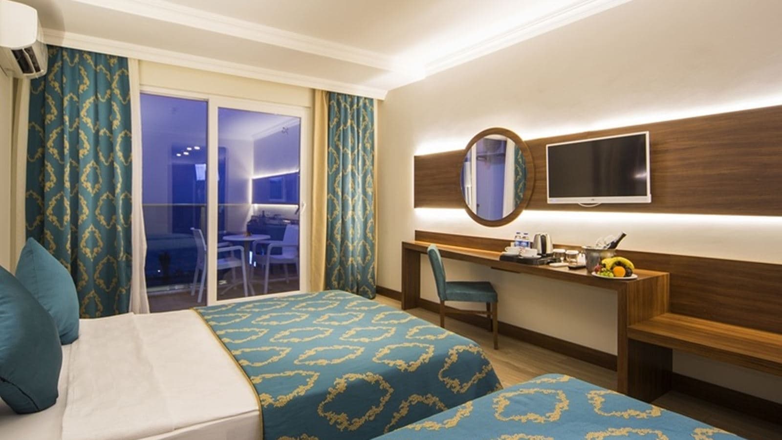 rooms-coral-room