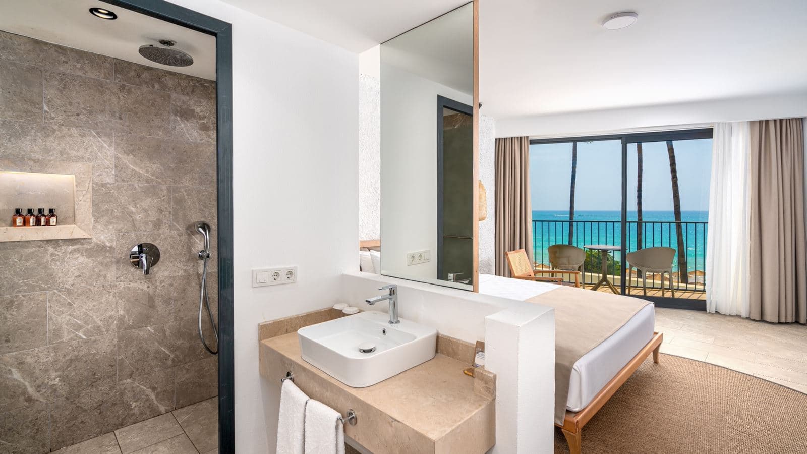 rooms-superior-room
