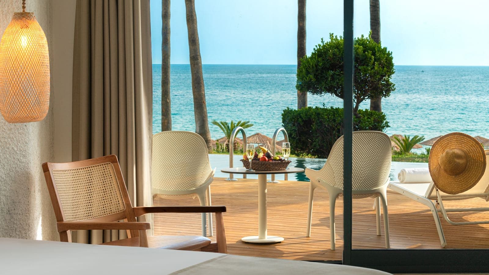 rooms-swim-up-room