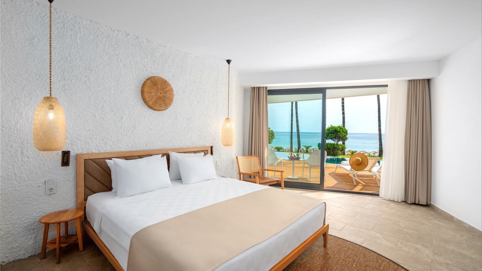 rooms-swim-up-room