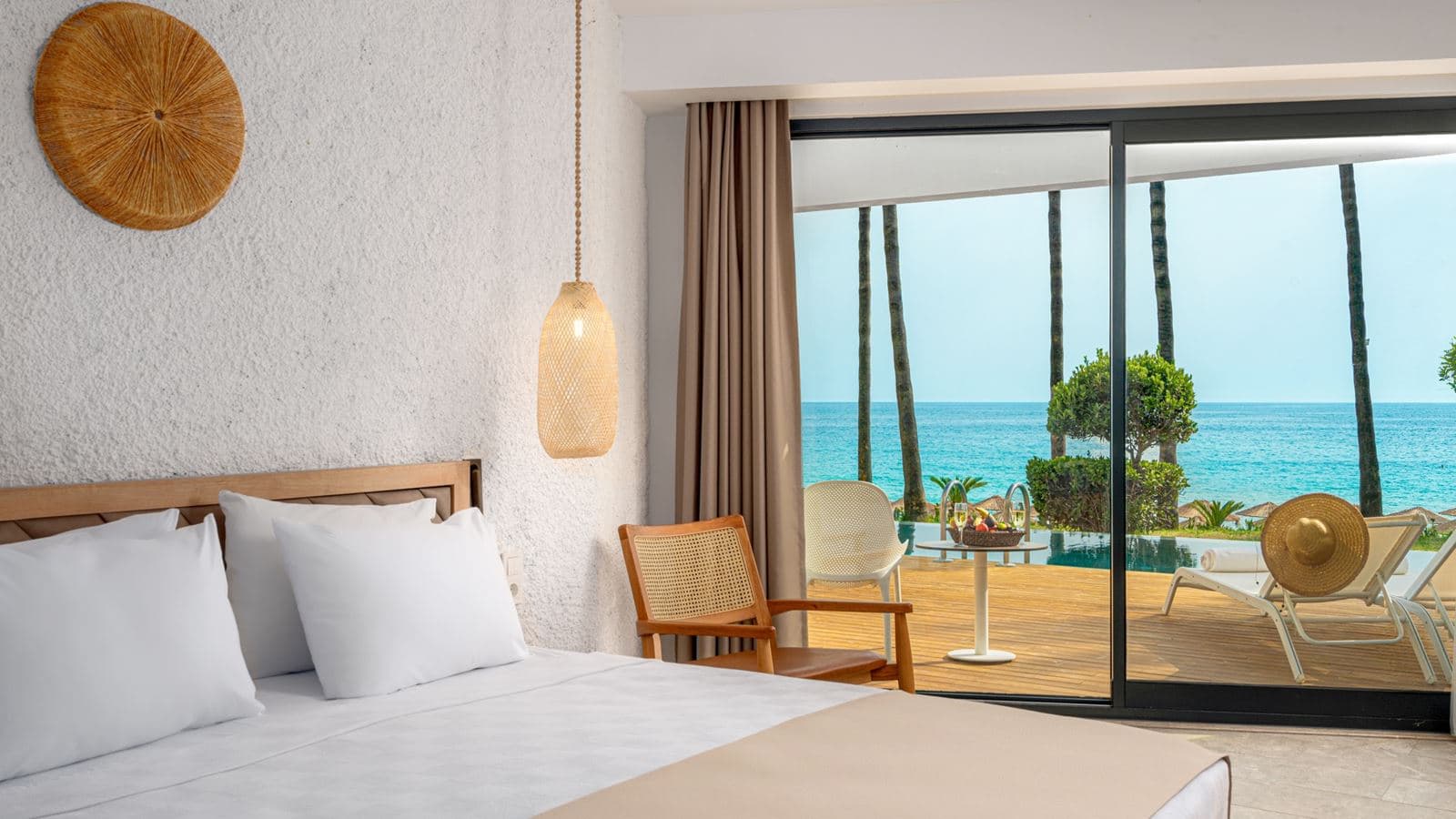 rooms-swim-up-room