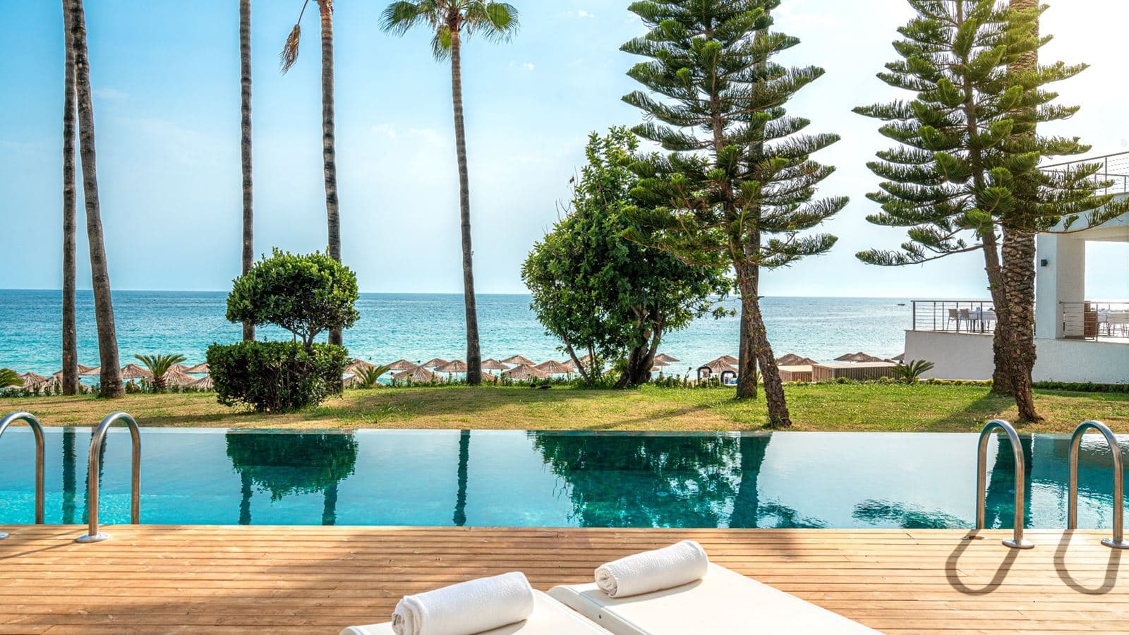 rooms-swim-up-room