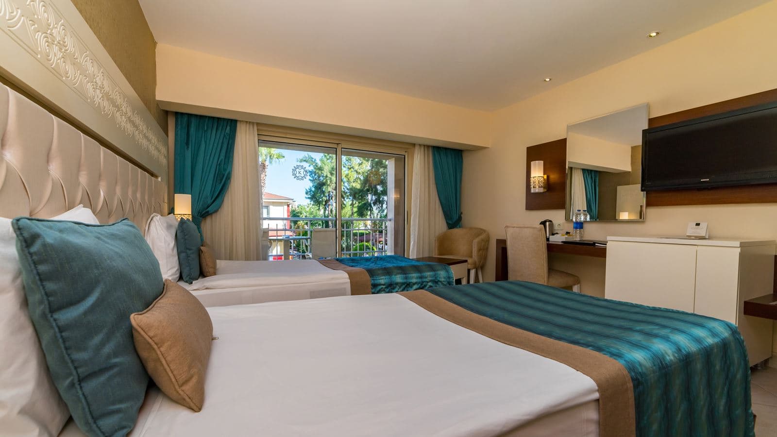 rooms-superior-room