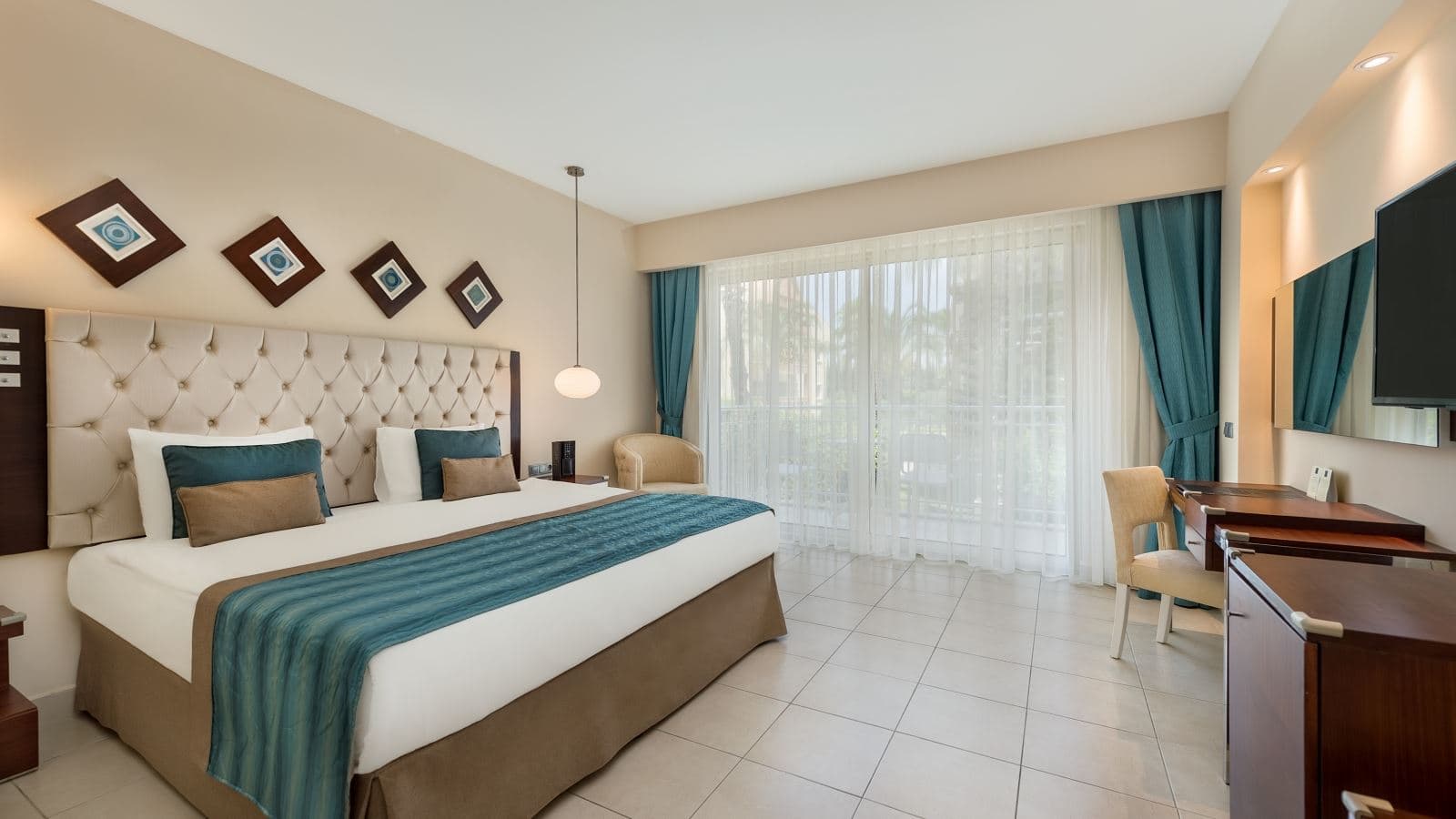 rooms-deluxe-room