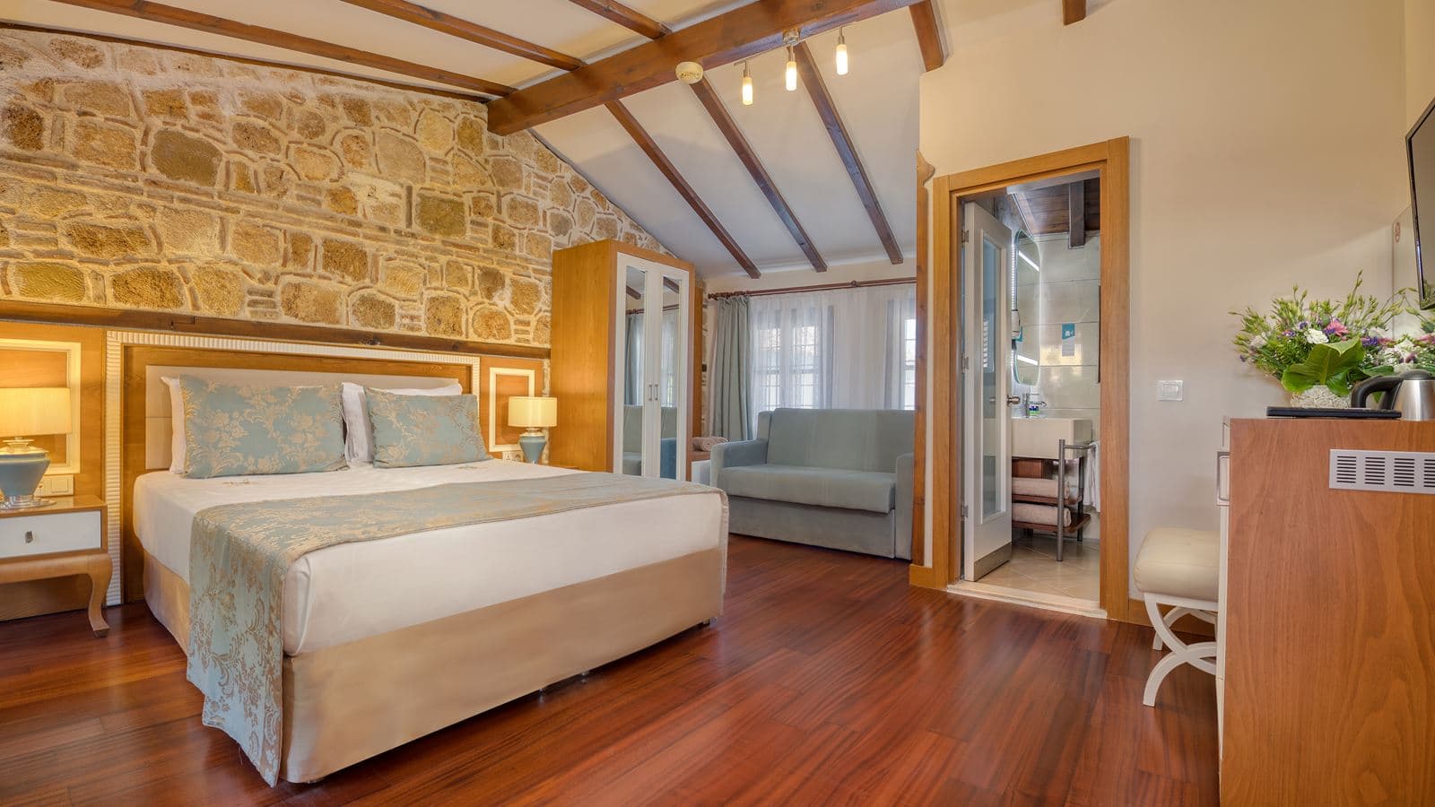 rooms-deluxe-room