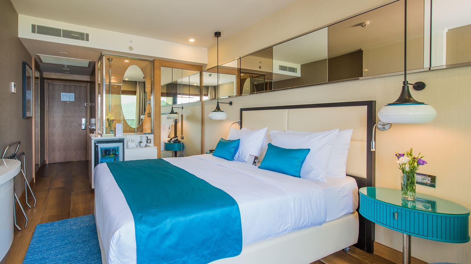 rooms-deluxe-room-side-sea-view