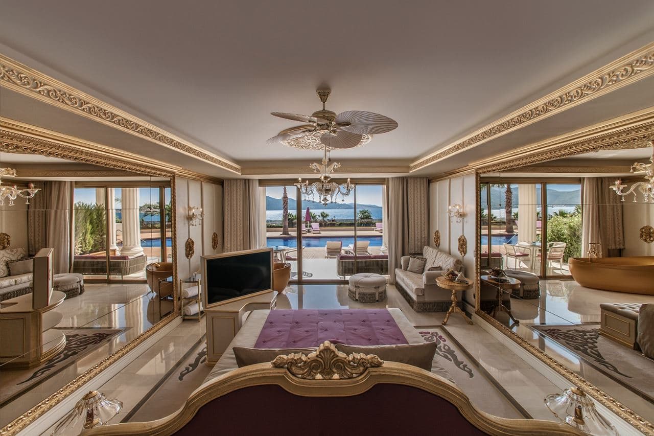 rooms-deluxe-room-swim-up-sea-view