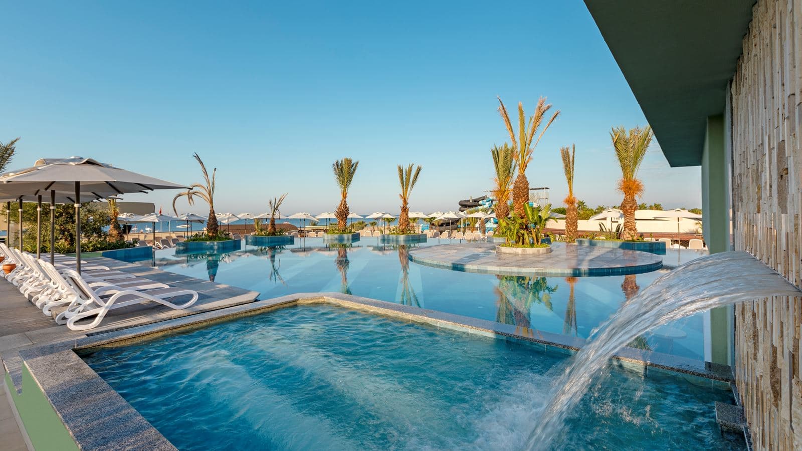 bars-infinity-pool-bar
