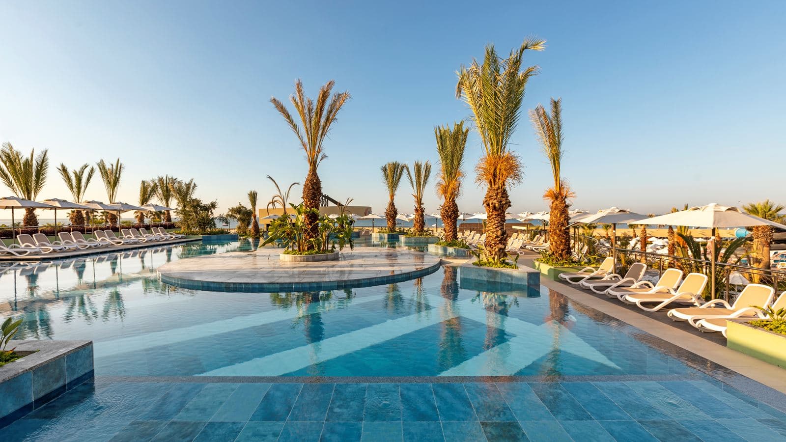 bars-infinity-pool-bar