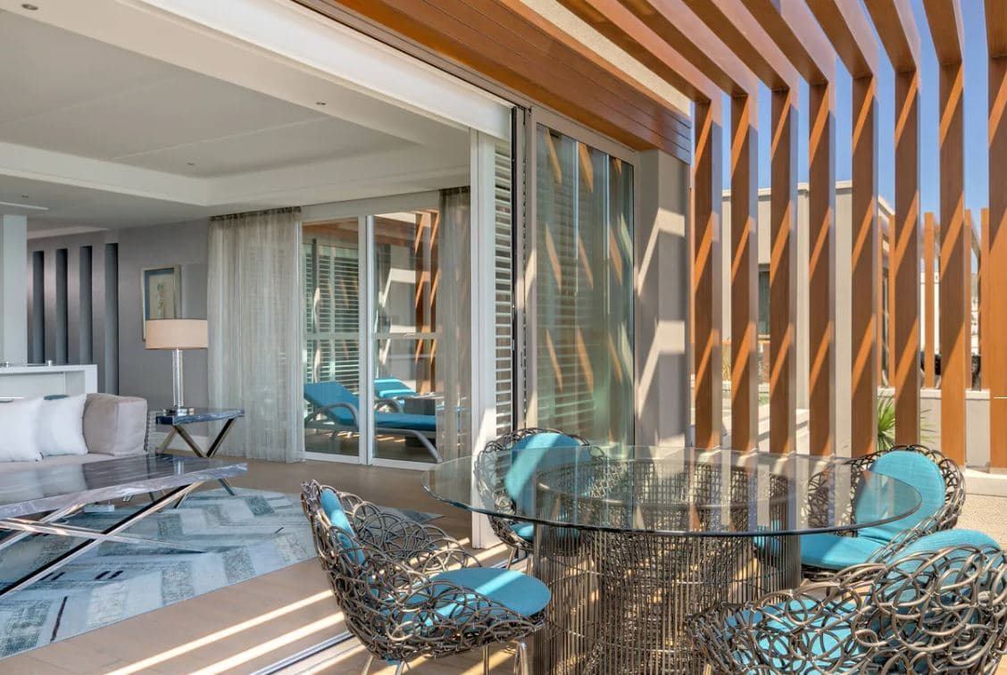 rooms-two-bedroom-suite-sea-view-balcony