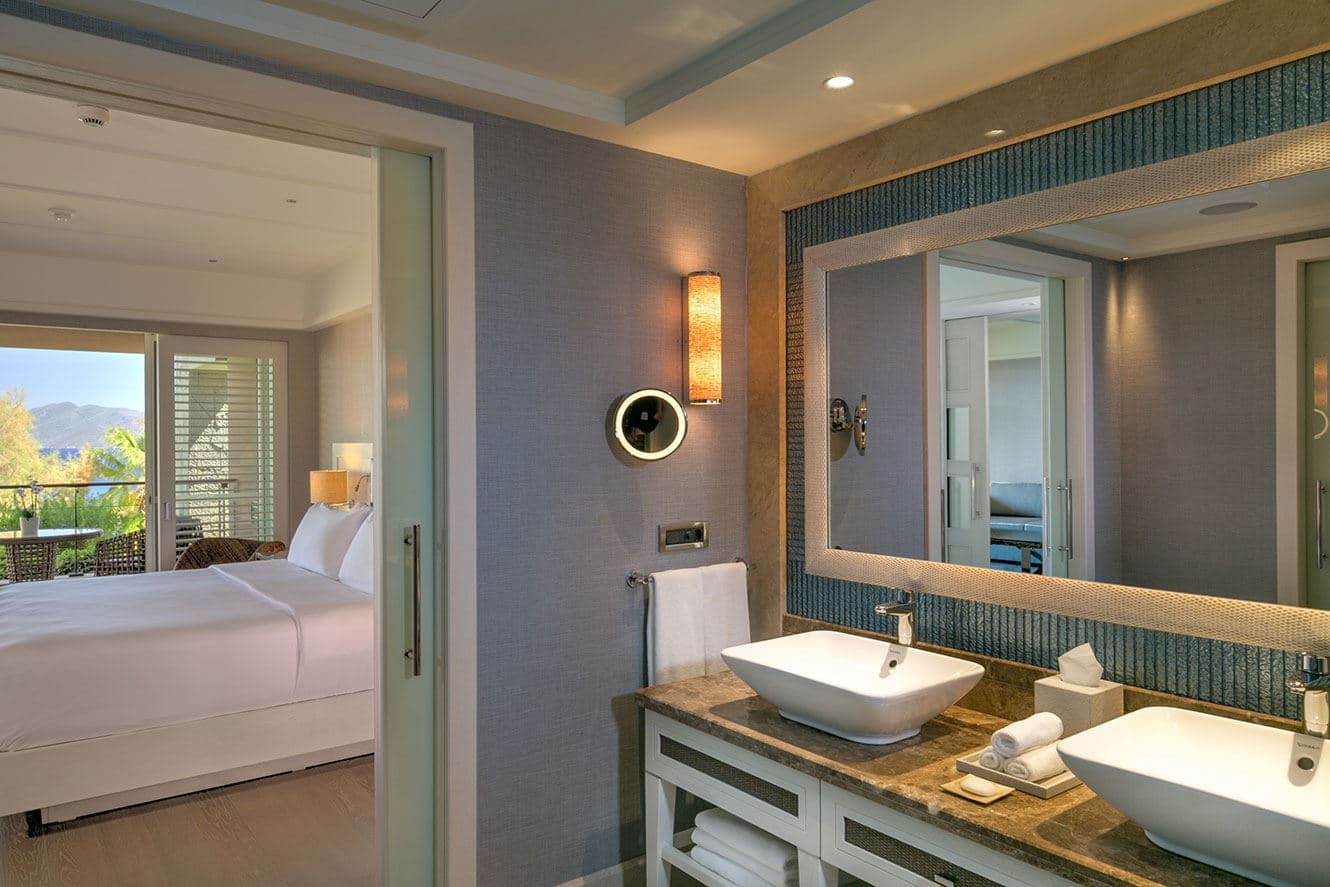 rooms-one-bedroom-suite-sea-view-balcony