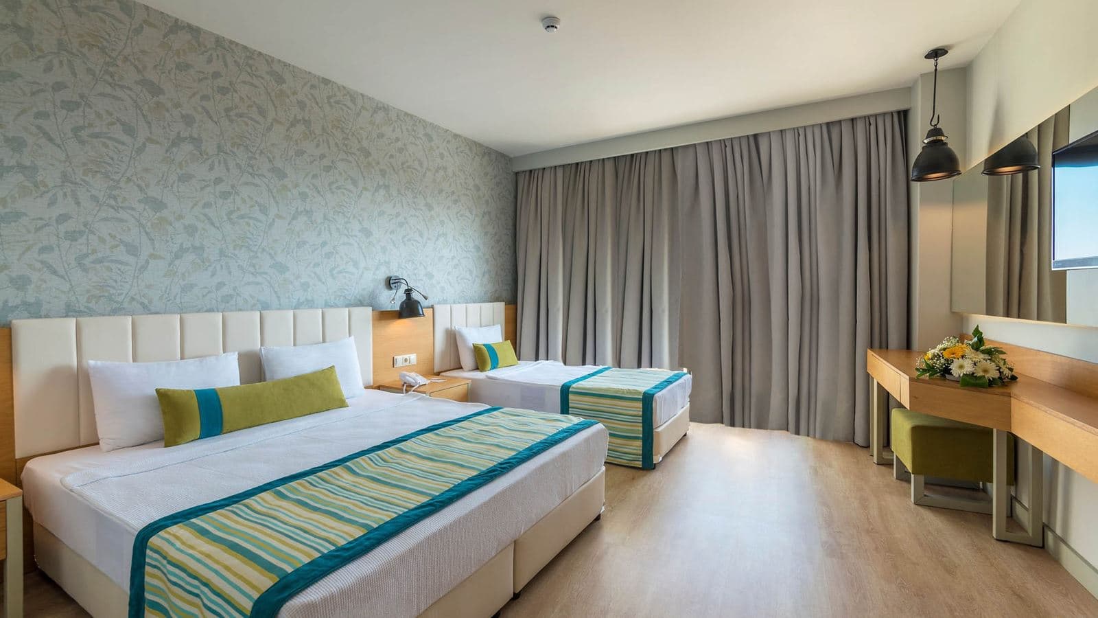 rooms-standard-room-side-sea-view