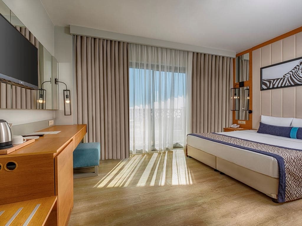 rooms-large-room-sea-view