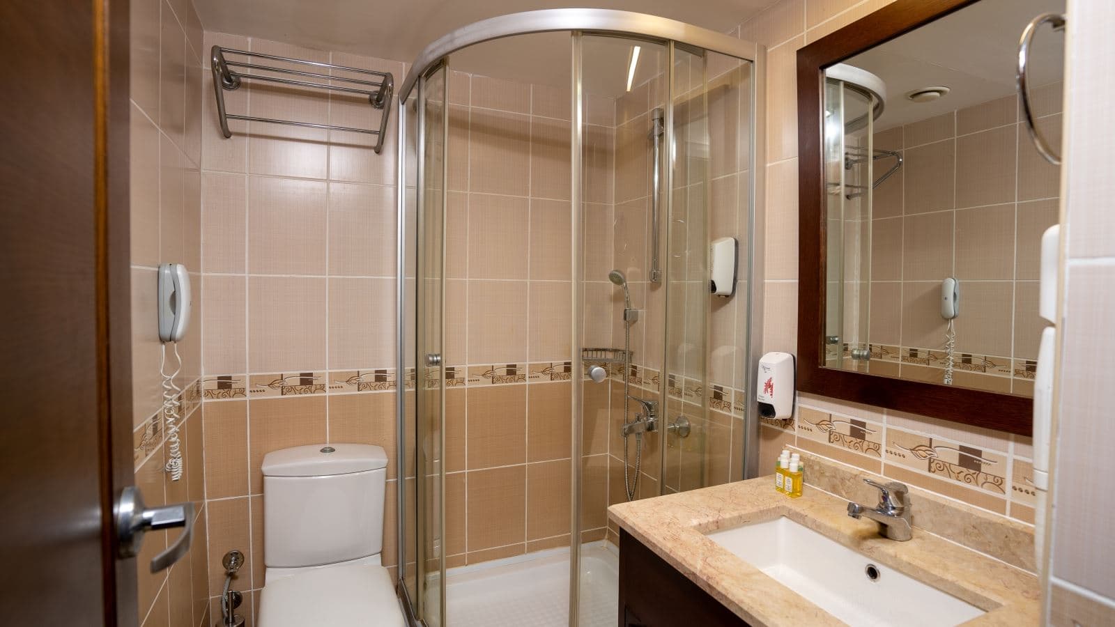 rooms-club-family-room