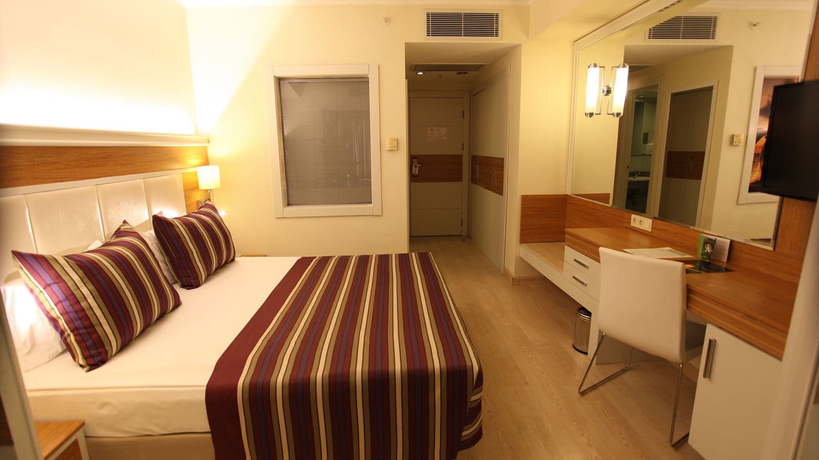 rooms-family-land-view