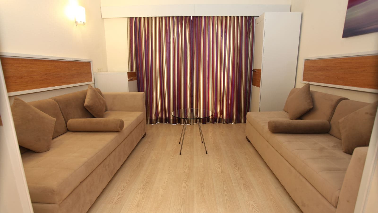rooms-family-land-view
