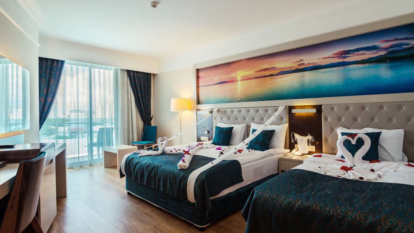 rooms-coral-room