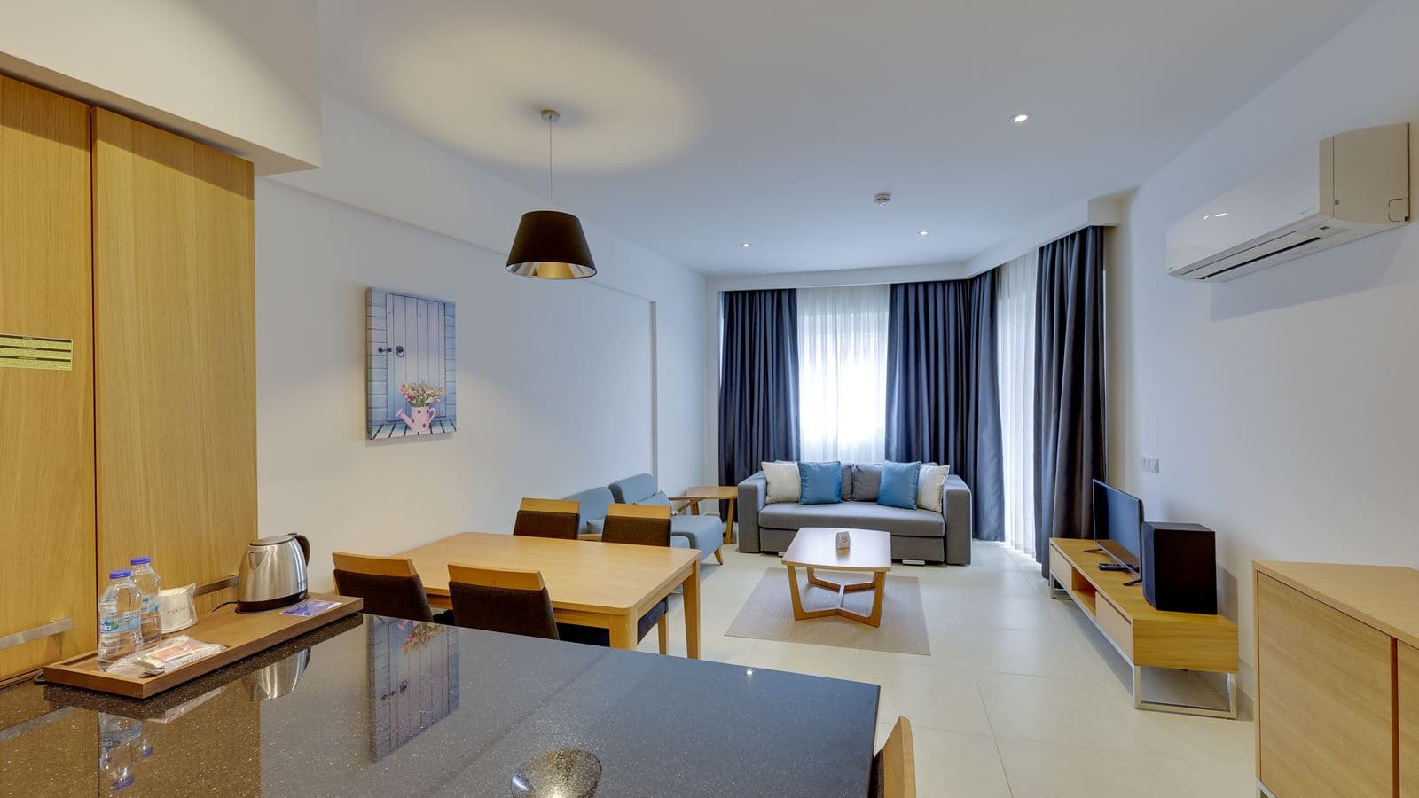 rooms-junior-suite-sideseaview-room-balcony