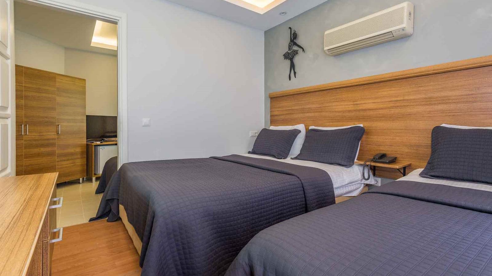rooms-suite-room