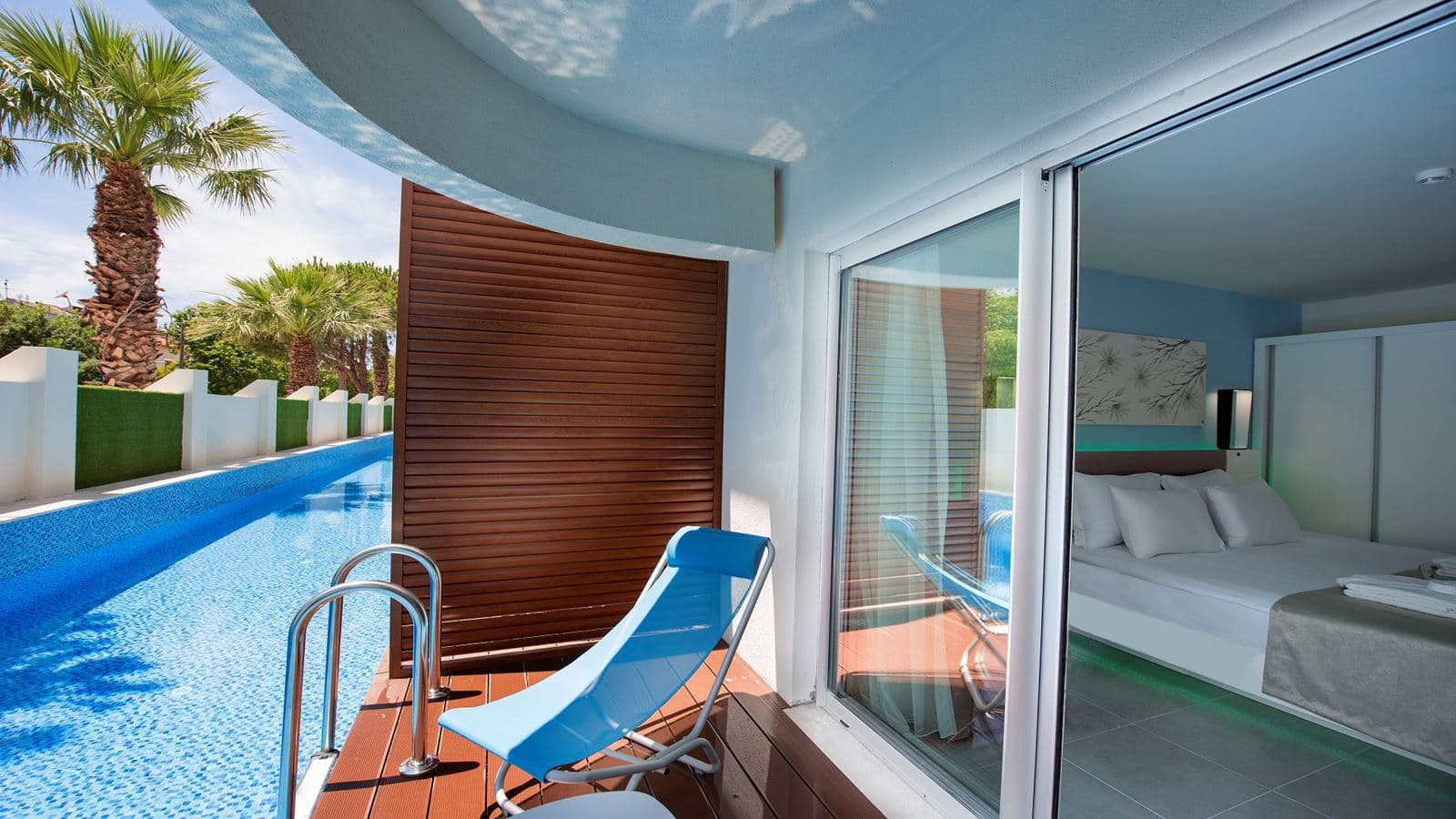 rooms-swim-up-room