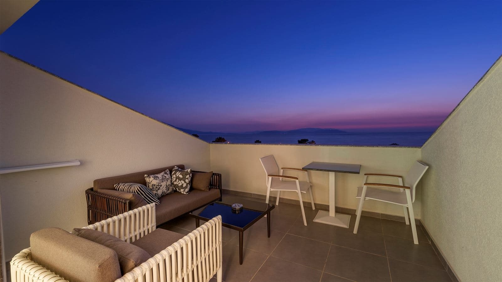 rooms-superior-deluxe-room