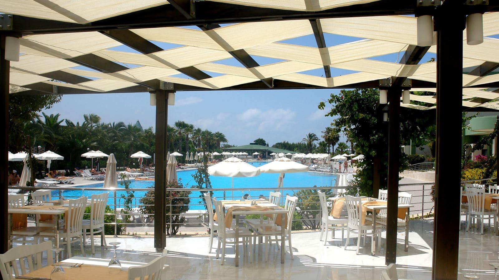 restaurants-deep-blue-restaurant