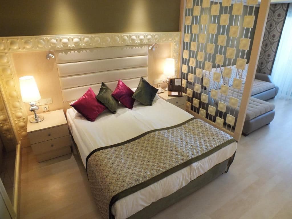 rooms-superior-room