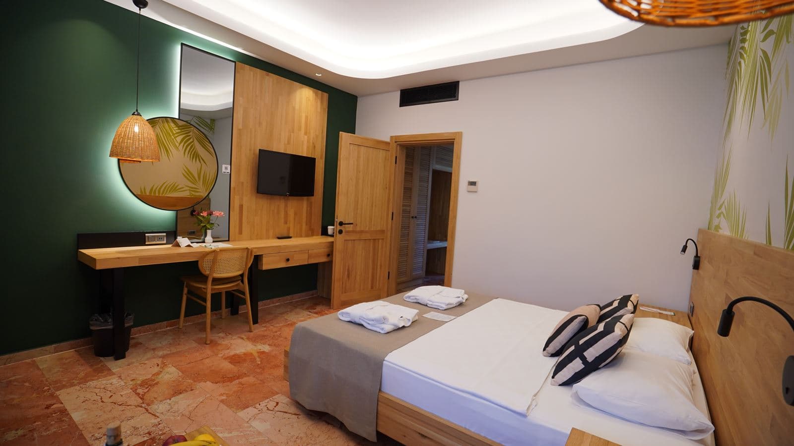 rooms-club-deluxe-family-room