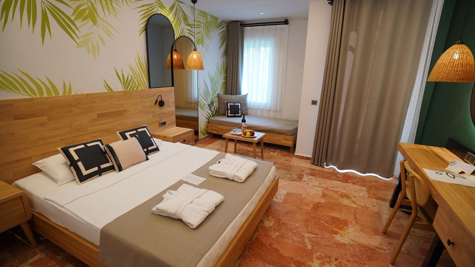 rooms-club-deluxe-family-room
