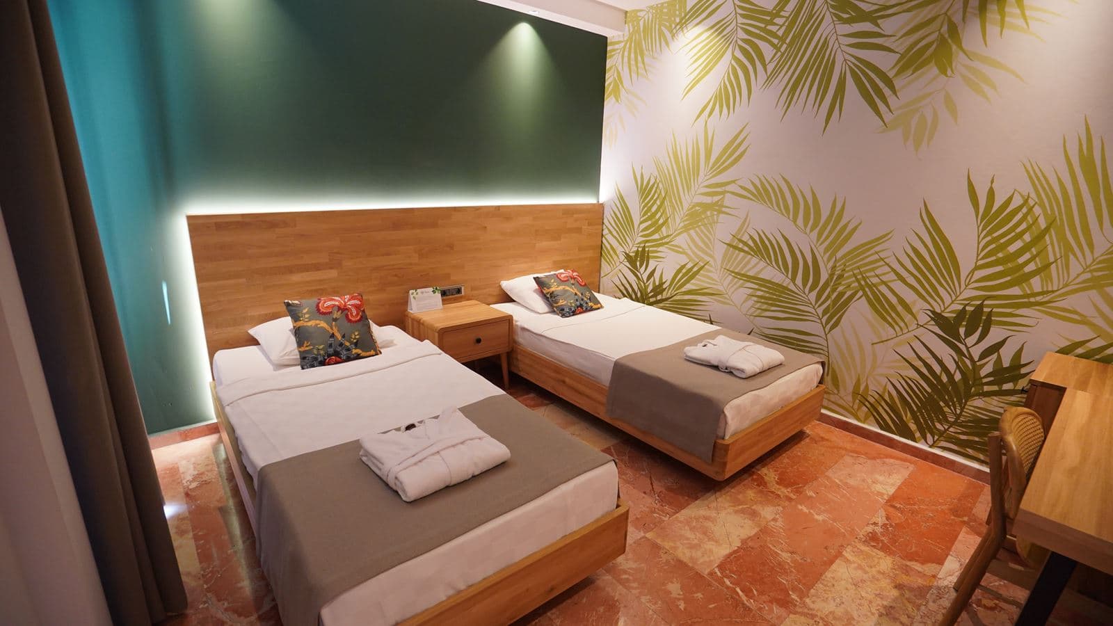 rooms-club-deluxe-family-room