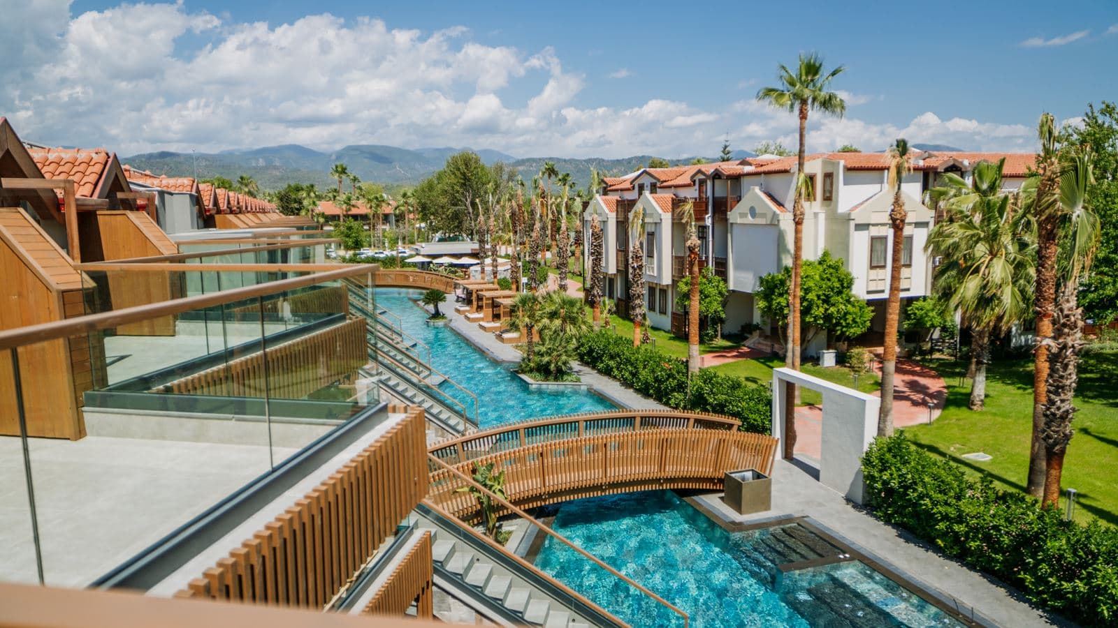 rooms-lagoon-roof-room--pool-view