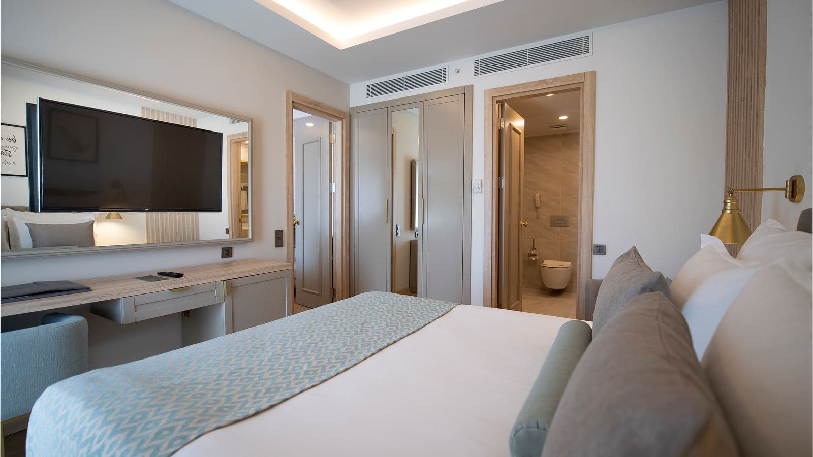 rooms-suit-room-land-view