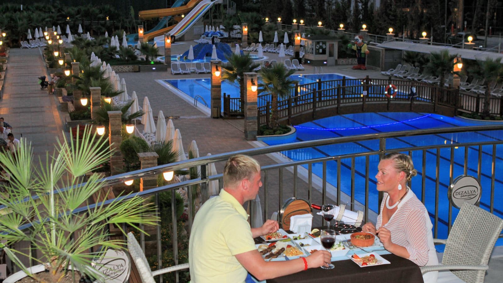 restaurants-outdoor-pool