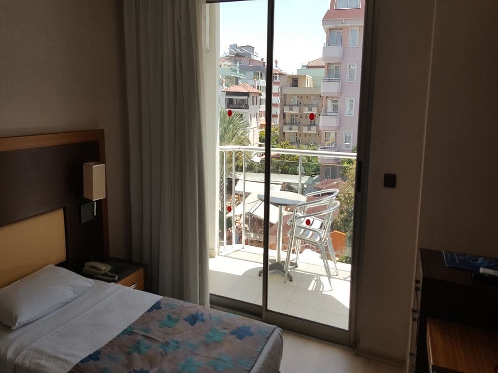rooms-standart-room-land-view