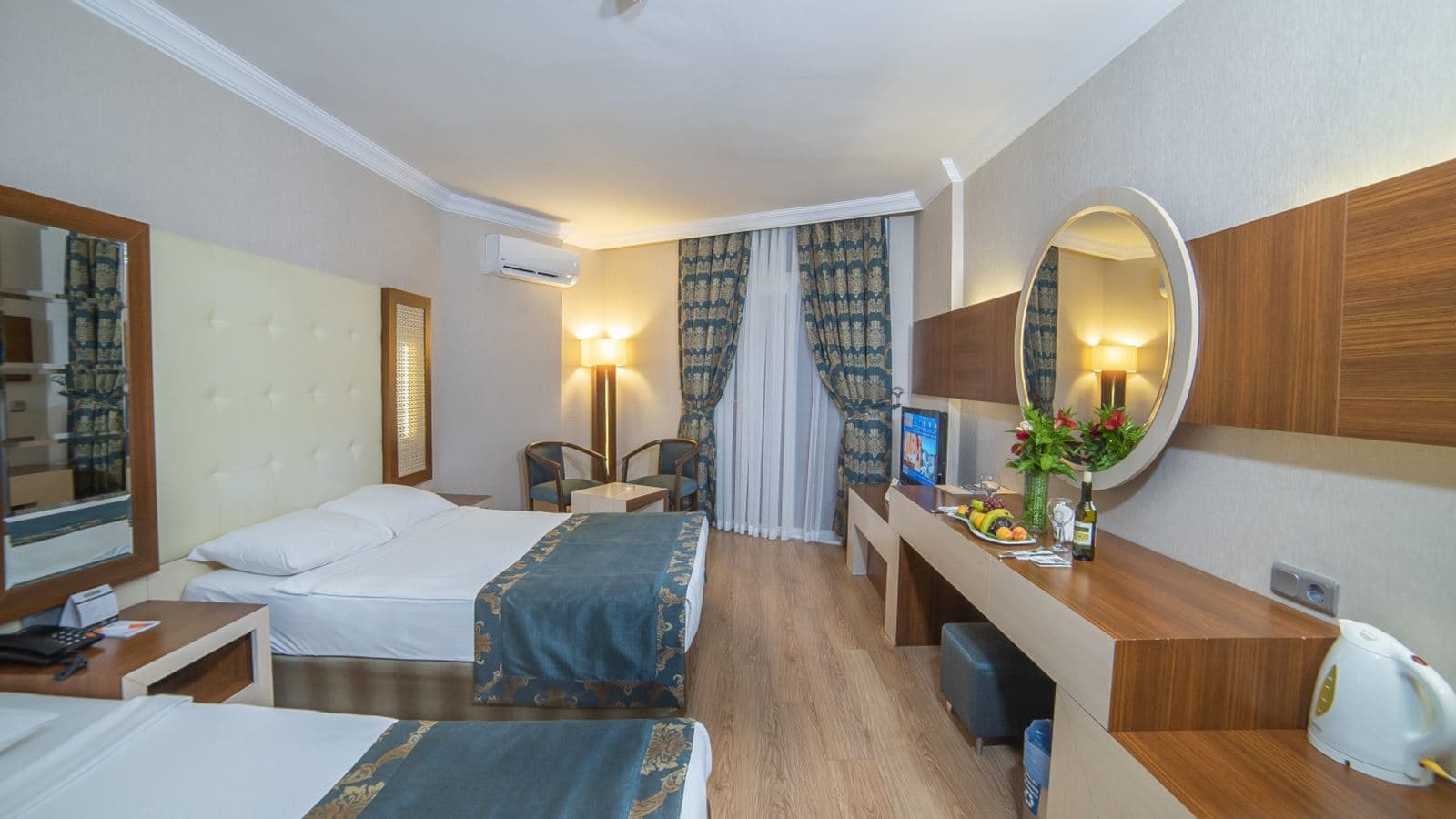 rooms-coral-room